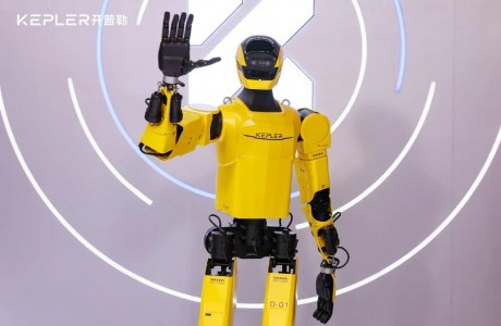 一場8小時直播，把人形機器人的“續航大戰”拉進了現實
